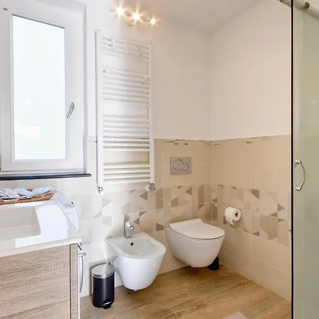 1 Bedroom Lovely Apartment In Recco Apartamento
