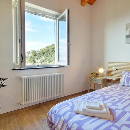 1 Bedroom Lovely Apartment In Recco Рекко